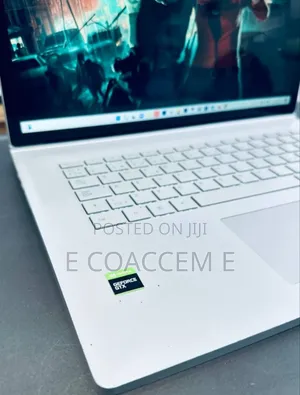 New Laptop Microsoft Surface Book 2 16GB Intel Core I7 SSD 256GB