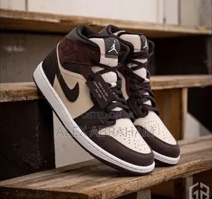 Jordan 1 “Mid Se Paris”