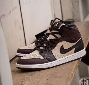 Photo - Jordan 1 “Mid Se Paris”