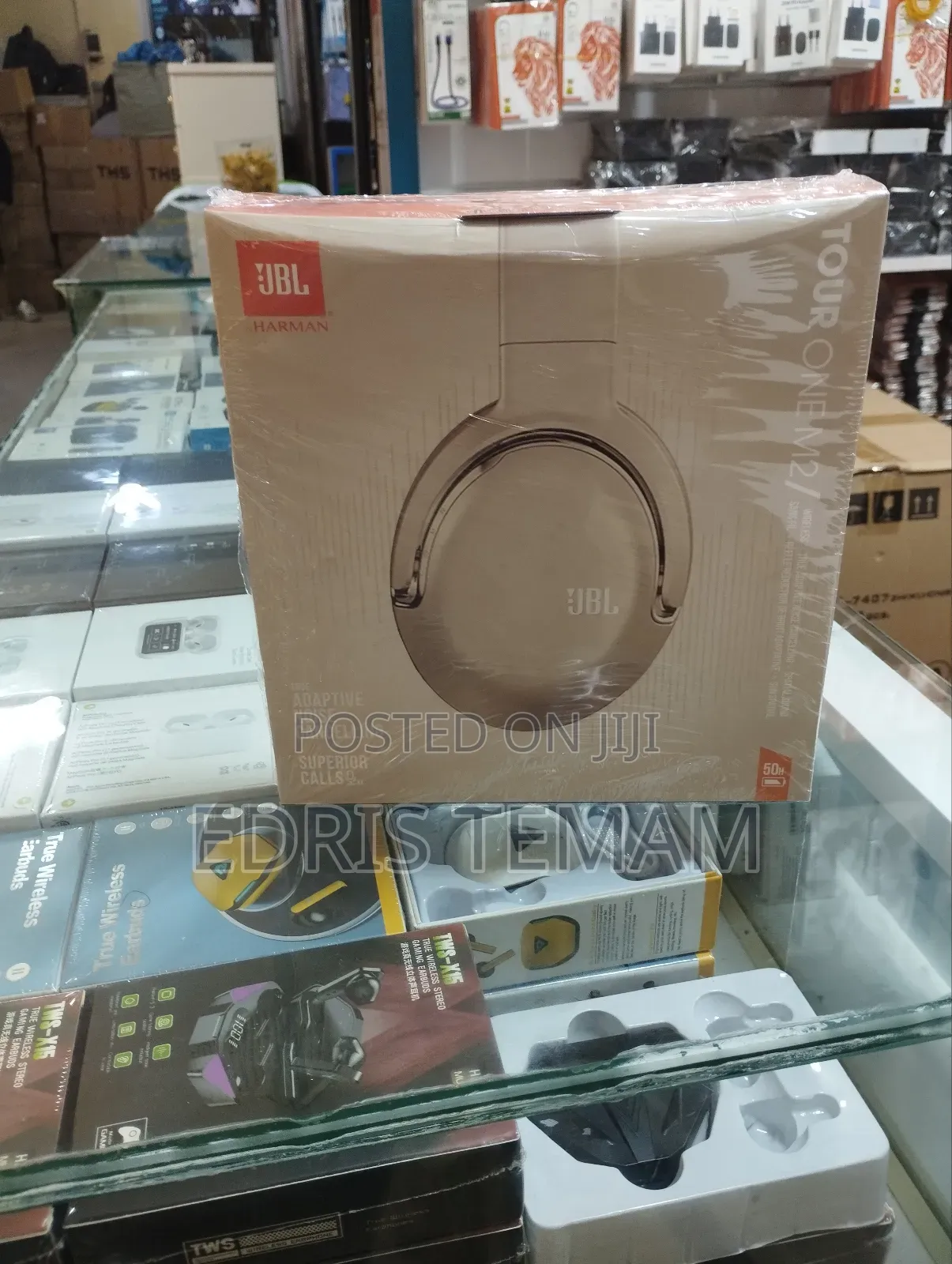 JBL Harman Wireless Headphones for New Experience