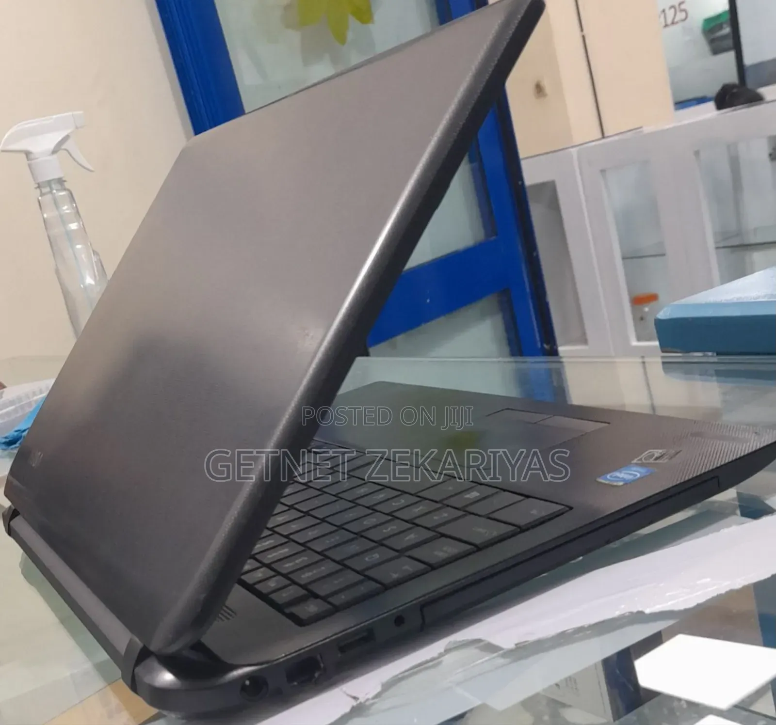 New Laptop Toshiba Satellite C850 4GB Intel Core 2 Quad HDD 500GB