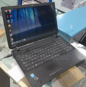 New Laptop Toshiba Satellite C850 4GB Intel Core 2 Quad HDD 500GB