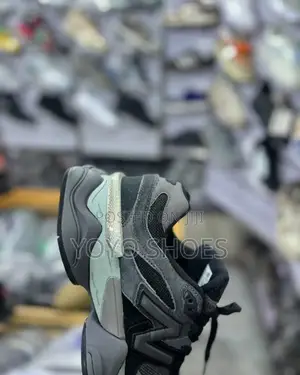 New Balance 9069