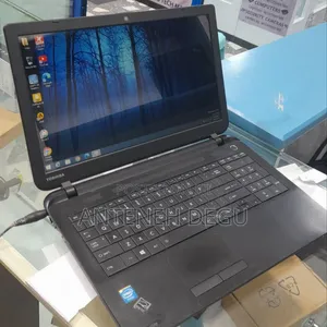 Photo - Laptop Toshiba Satellite C850 4GB Intel Core 2 Quad HDD 500GB