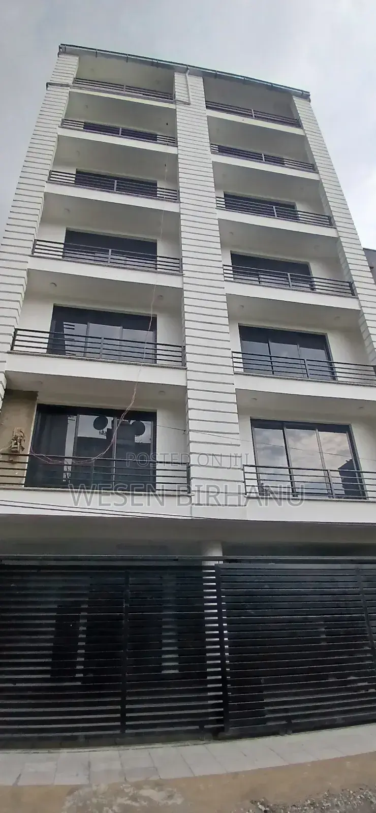 20bdrm Apartment in ላ ሆቴል ዬ ሚሆን, Bole for sale