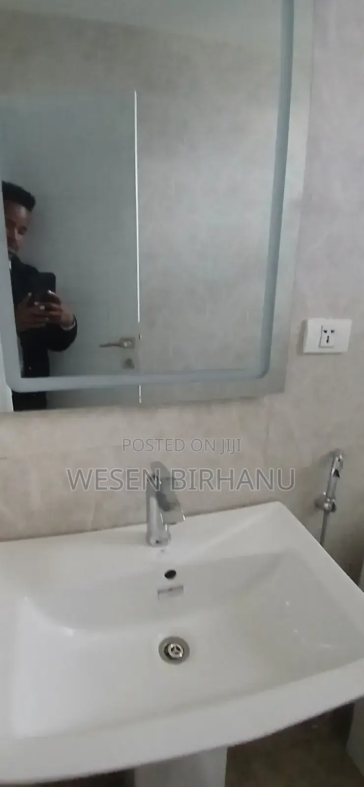 20bdrm Apartment in ላ ሆቴል ዬ ሚሆን, Bole for sale