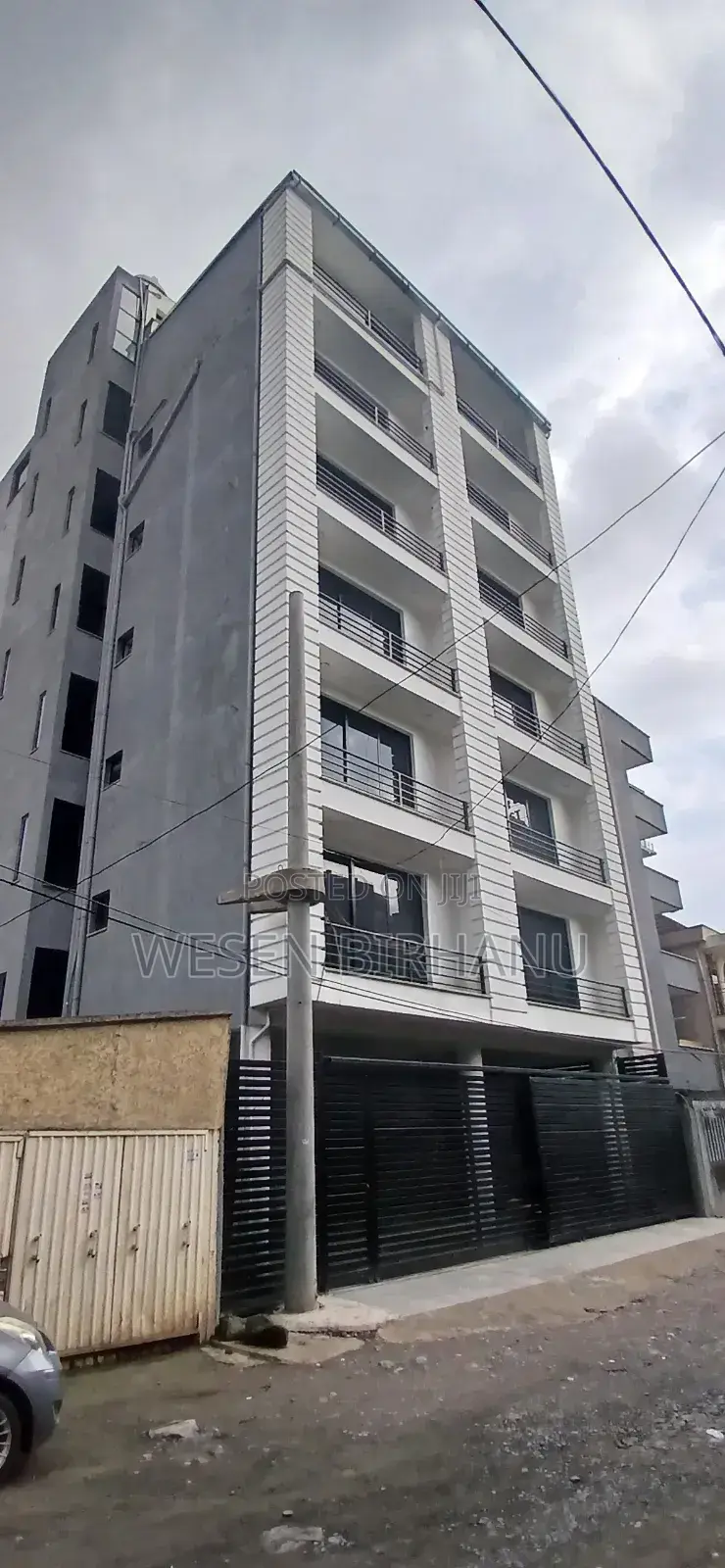 20bdrm Apartment in ላ ሆቴል ዬ ሚሆን, Bole for sale