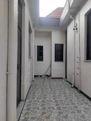 Furnished 3bdrm Villa in Summmit, Bole for sale