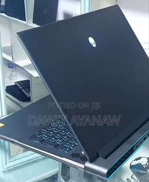 New Laptop Dell Allienware M18 R1 32GB AMD Ryzen 9 SSD 1T