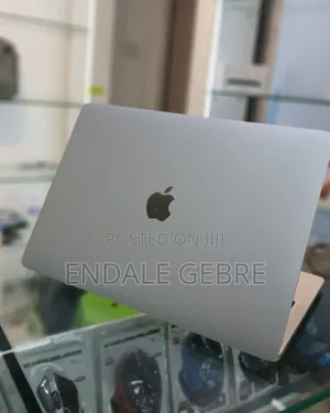 New Laptop Apple MacBook Pro 2022 M2 8GB Apple M2 SSD 512GB