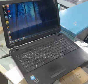 Laptop Toshiba 4GB Intel Xeon HDD 500GB