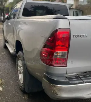 Toyota Hilux 2019 Silver