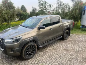 Photo - New Toyota Hilux 2022 Gray