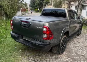 New Toyota Hilux 2022 Gray