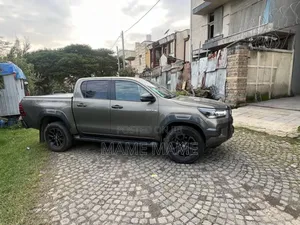 New Toyota Hilux 2022 Gray