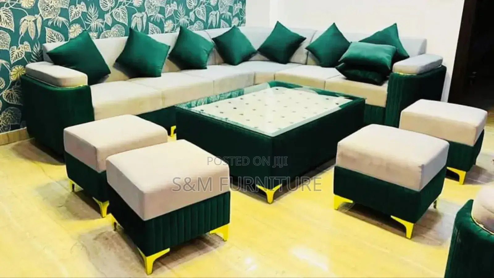 Elegant 11 Seater Sofa With Table,4 Boxes Aluminium Legs.