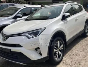 Photo - Toyota RAV4 2016 White