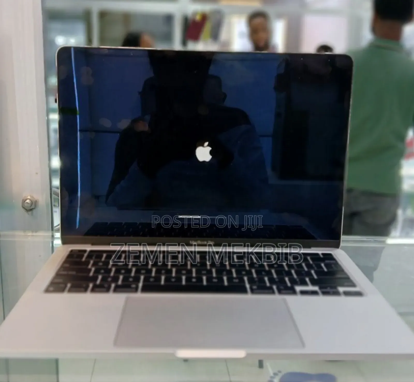 New Laptop Apple MacBook Pro 2022 M2 8GB Intel Core I7 SSD 512GB