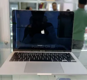 New Laptop Apple MacBook Pro 2022 M2 8GB Intel Core I7 SSD 512GB