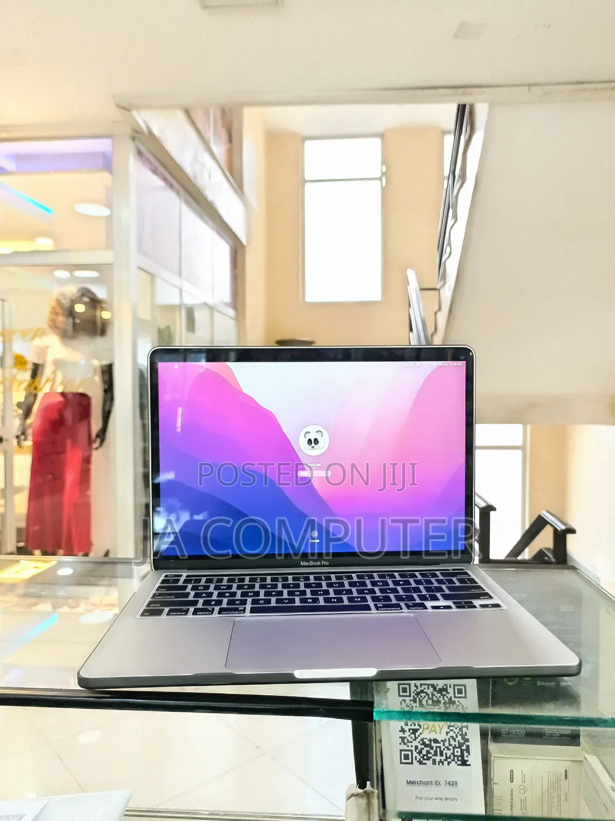 New Laptop Apple MacBook Pro 2022 M2 8GB Apple M2 SSD 512GB