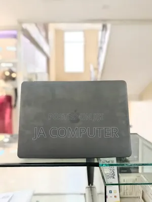 New Laptop Apple MacBook Pro 2022 M2 8GB Apple M2 SSD 512GB