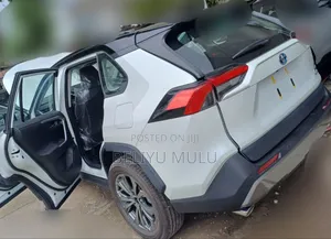 New Toyota RAV4 LE AWD 2024 White