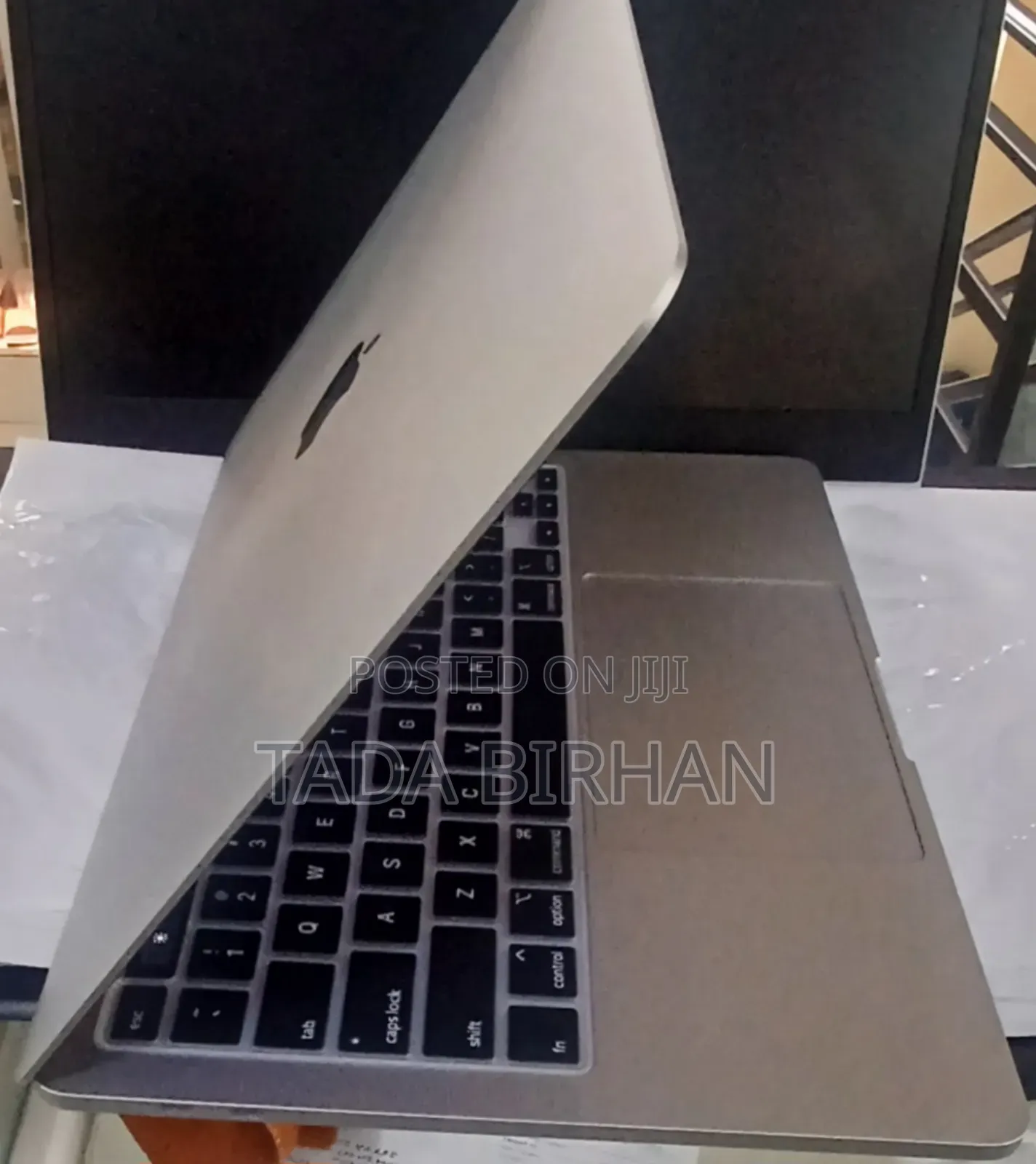New Laptop Apple MacBook Pro 2022 M2 8GB Apple M2 SSD 512GB