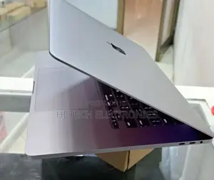 New Laptop Apple MacBook Pro 2018 32GB Intel Core I9 SSD 1T