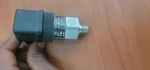 Pressure Transmitter Model 8472