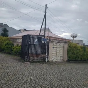 5bdrm Villa in Addis Abeba, Bole for sale