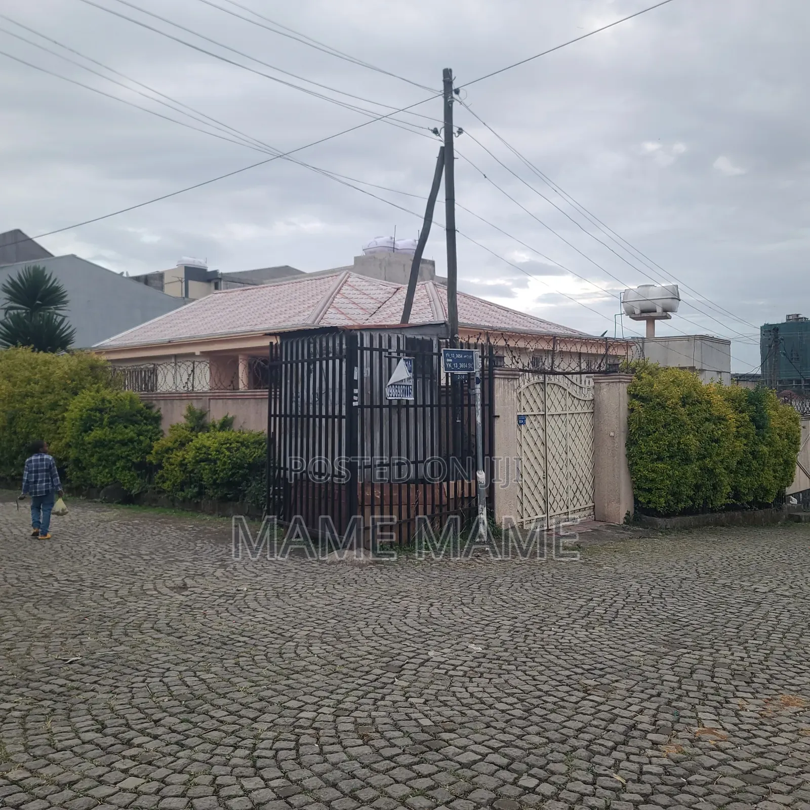 5bdrm Villa in Addis Abeba, Bole for sale