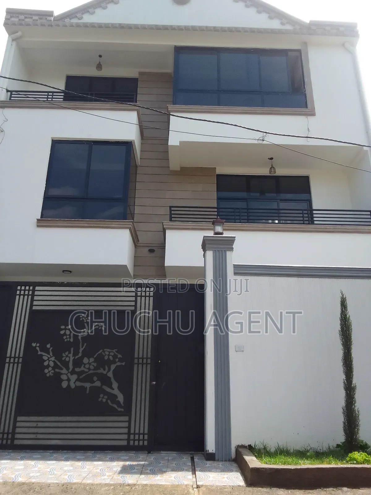 7bdrm Townhouse/Terrace in Bole for sale