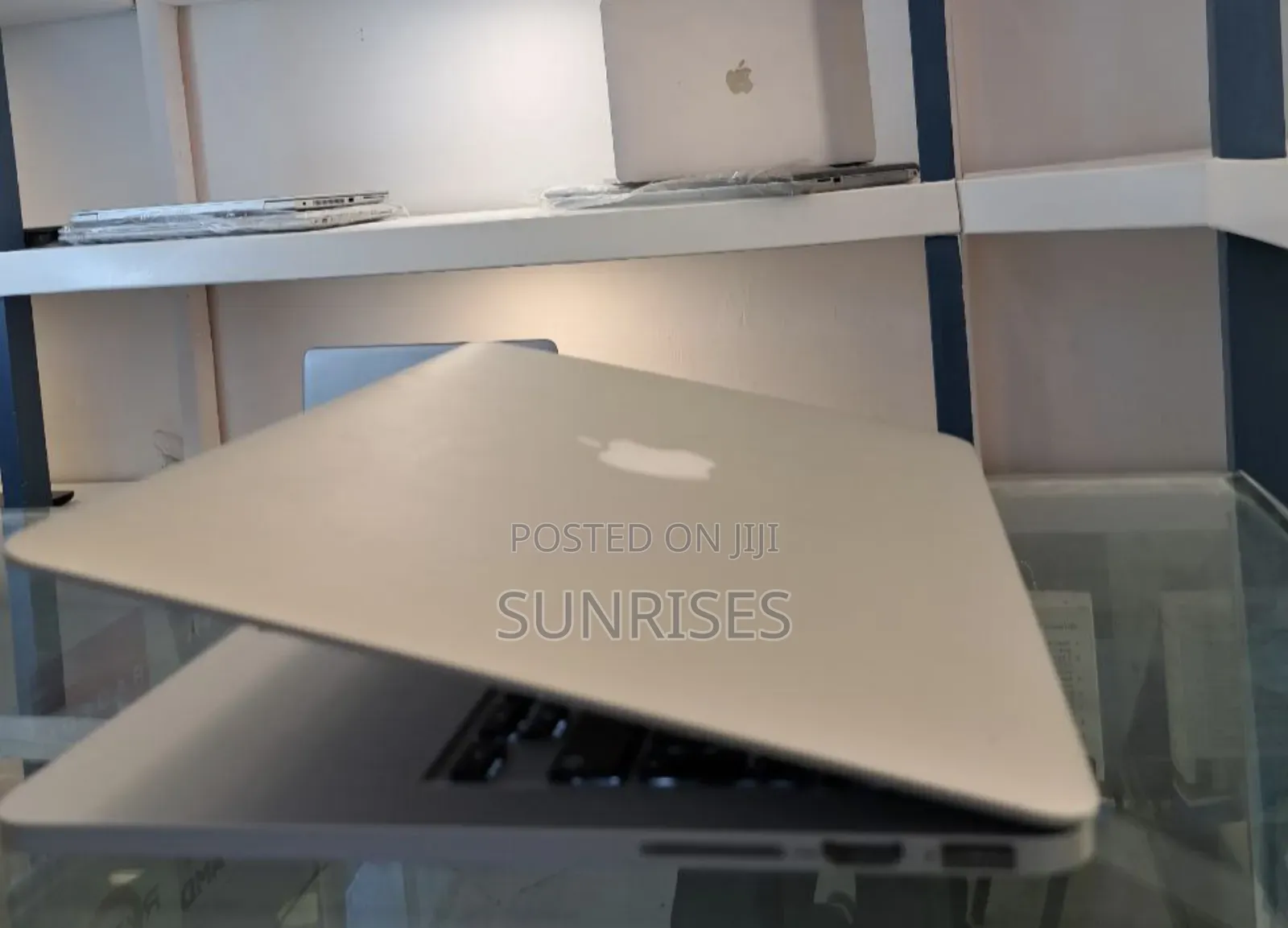 New Laptop Apple MacBook Pro 2015 8GB Intel Core I5 SSD 256GB