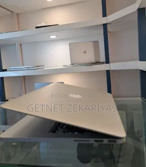 New Laptop Apple MacBook Pro 2015 8GB Intel Core I5 SSD 256GB