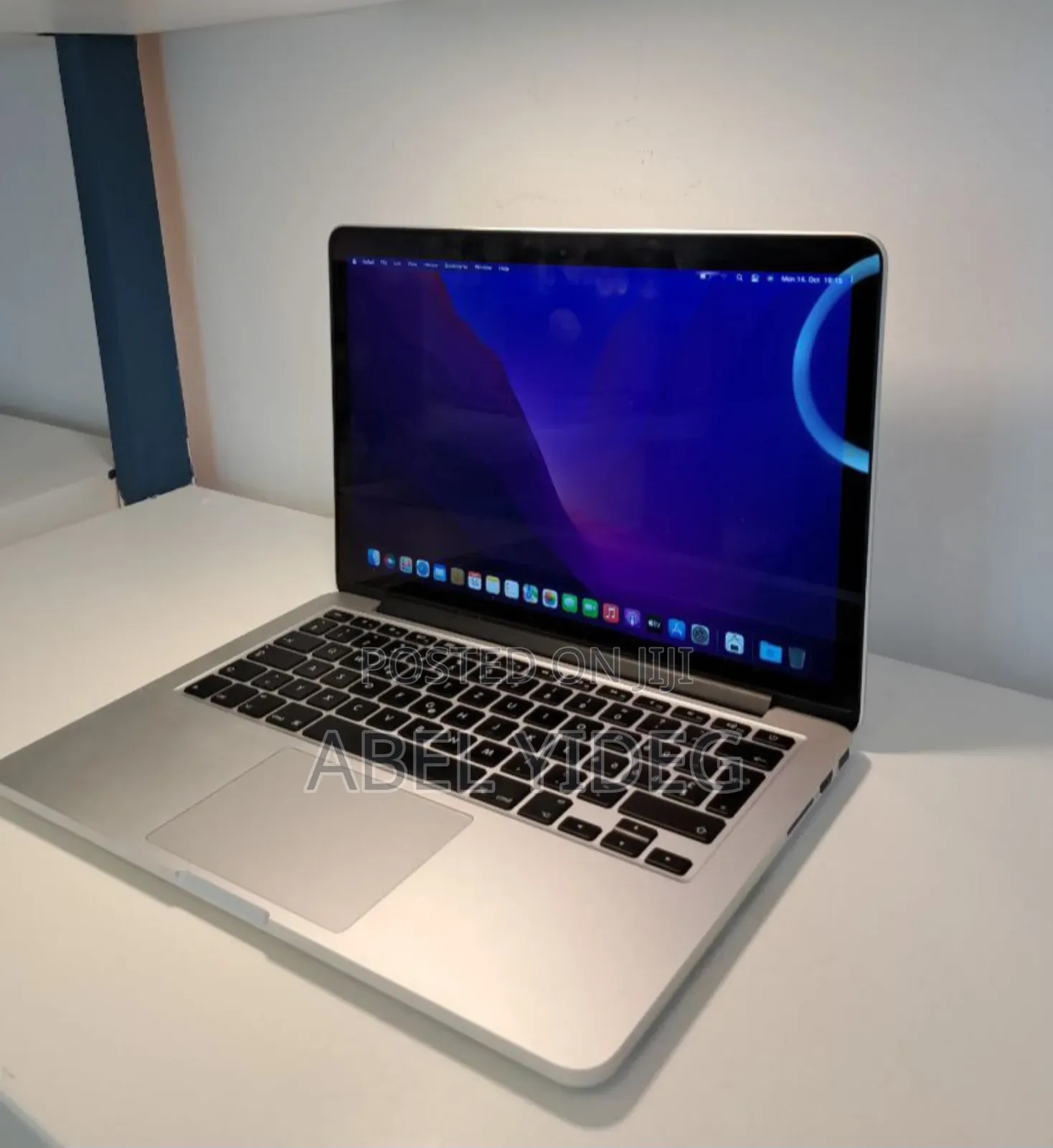 New Laptop Apple MacBook Pro 2015 8GB Intel Core I5 SSD 256GB