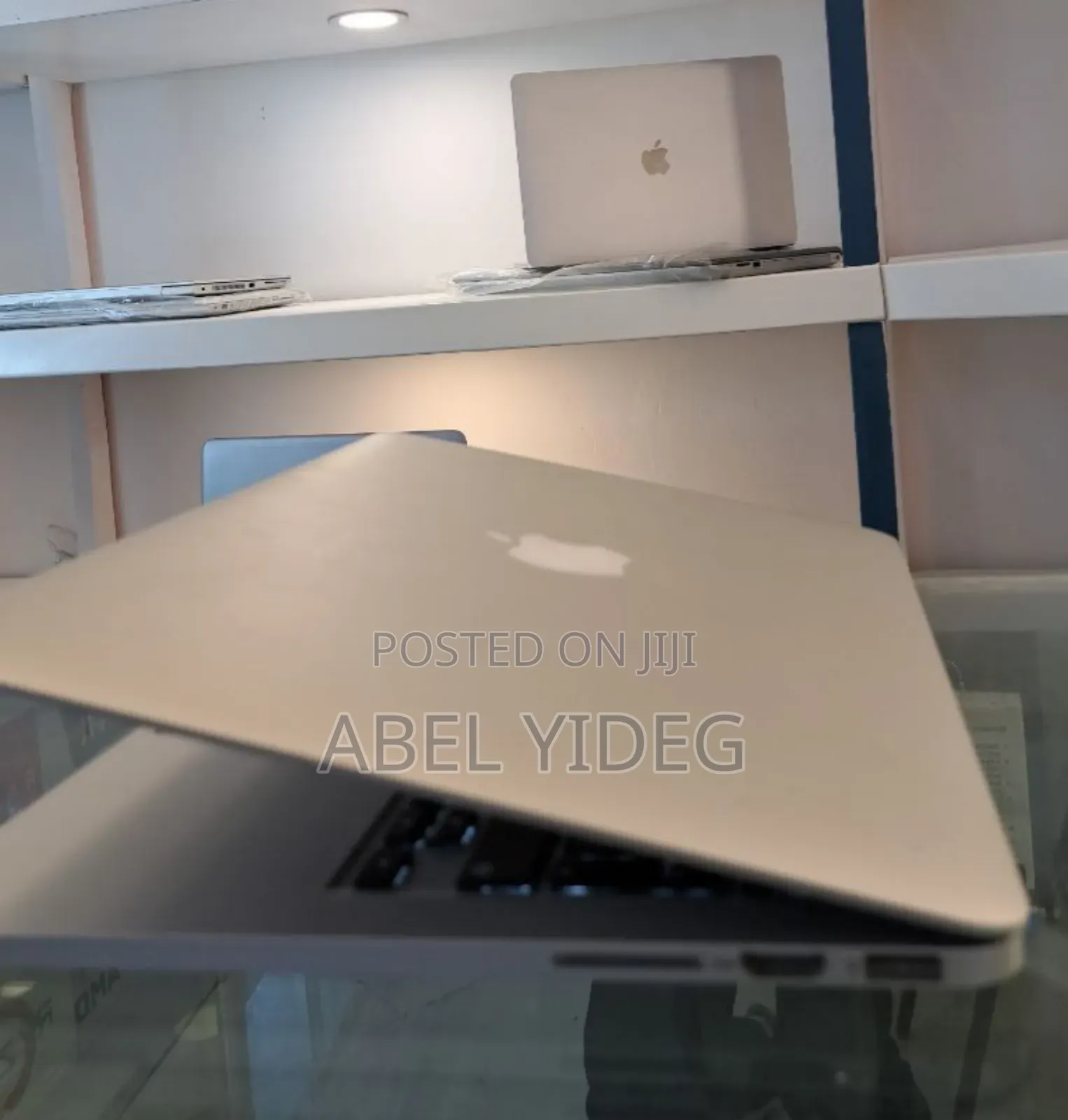 New Laptop Apple MacBook Pro 2015 8GB Intel Core I5 SSD 256GB