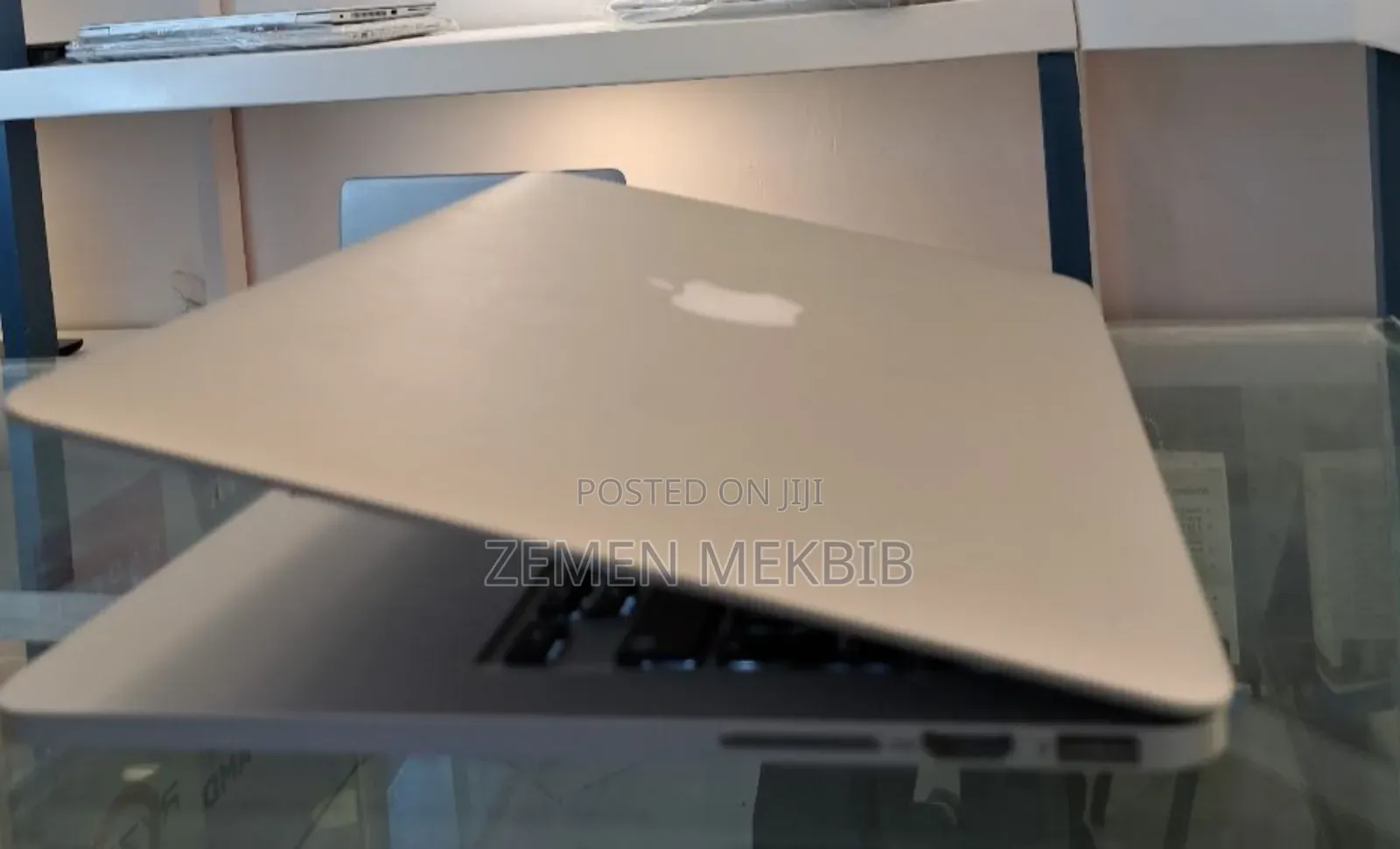 New Laptop Apple MacBook Pro 2015 8GB Intel Core I5 SSD 256GB