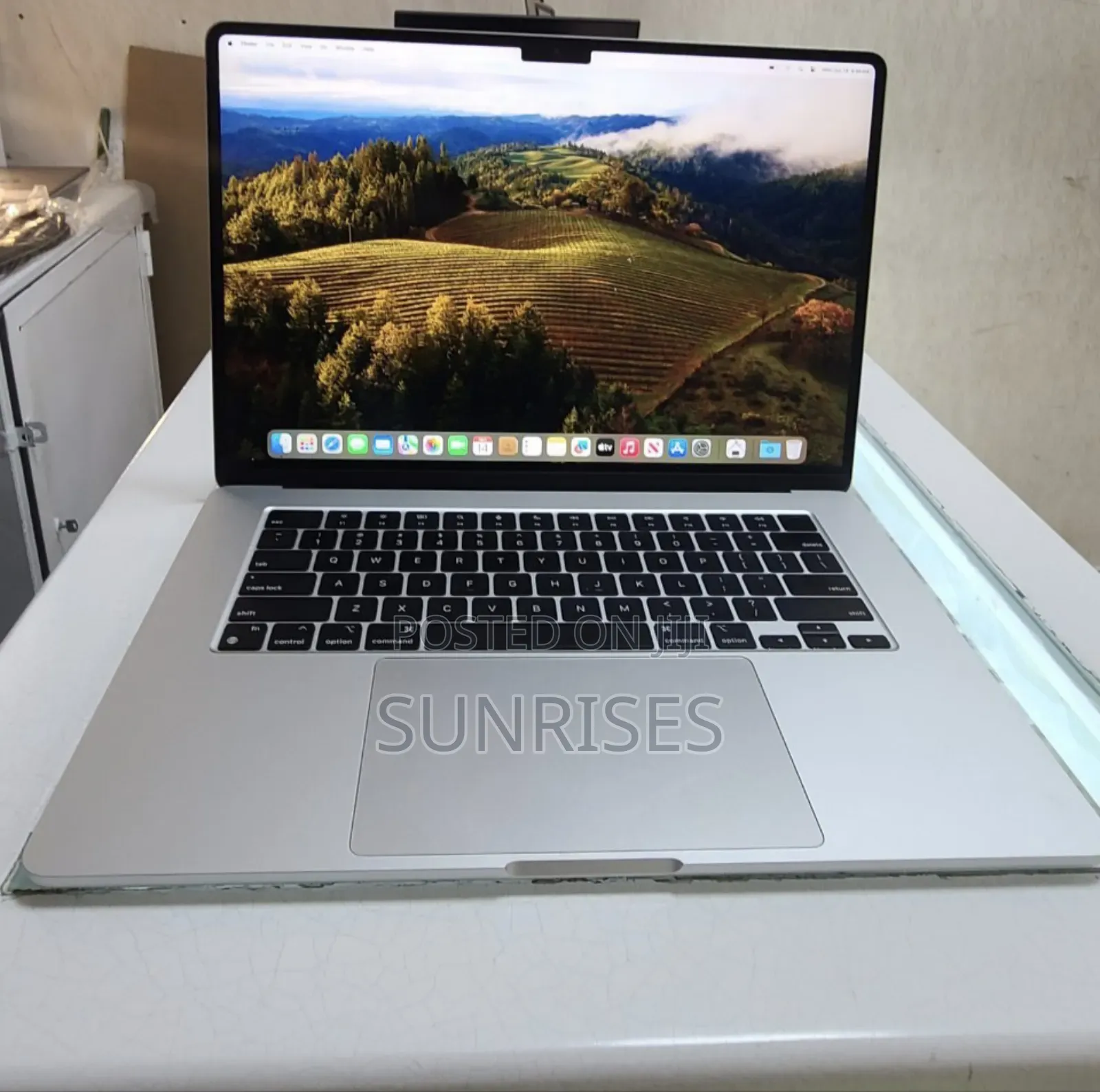New Laptop Apple MacBook Air 2022 M2 8GB Apple M2 SSD 256GB