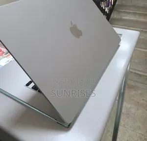 New Laptop Apple MacBook Air 2022 M2 8GB Apple M2 SSD 256GB