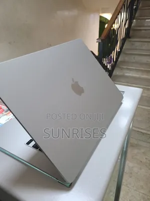 New Laptop Apple MacBook Air 2022 M2 8GB Apple M2 SSD 256GB