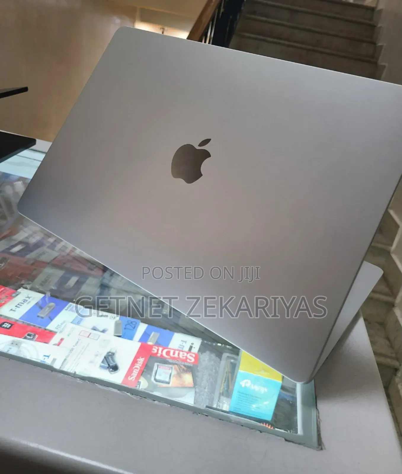 New Laptop Apple MacBook Air 2022 M2 8GB Apple M2 SSD 256GB