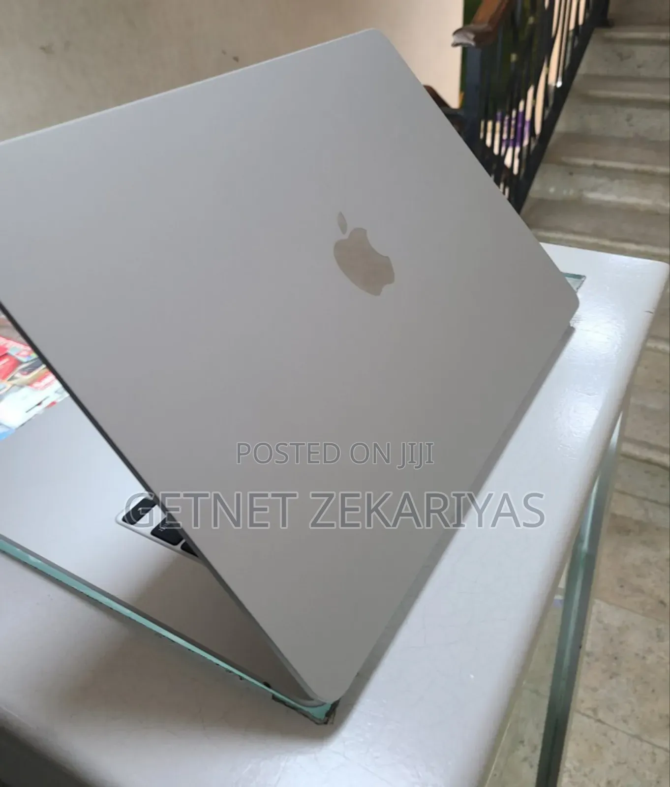 New Laptop Apple MacBook Air 2022 M2 8GB Apple M2 SSD 256GB