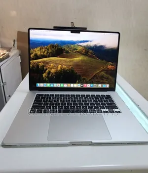 New Laptop Apple MacBook Air 2022 M2 8GB Apple M2 SSD 256GB