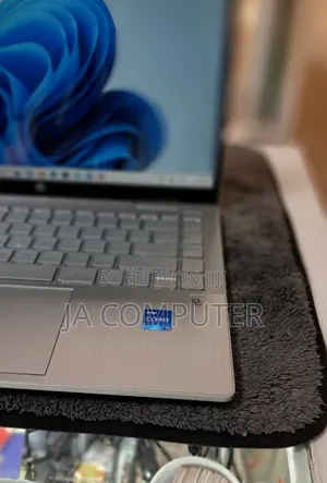 New Laptop HP Pavilion 15 8GB Intel Core I5 SSHD (Hybrid) 512GB