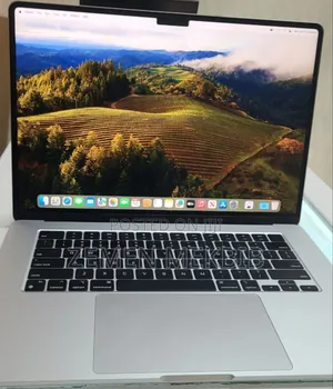 New Laptop Apple MacBook Air 2022 M2 8GB Intel Core I7 SSD 256GB