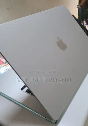 Photo - New Laptop Apple MacBook Air 2022 M2 16GB Apple M2 SSD 256GB