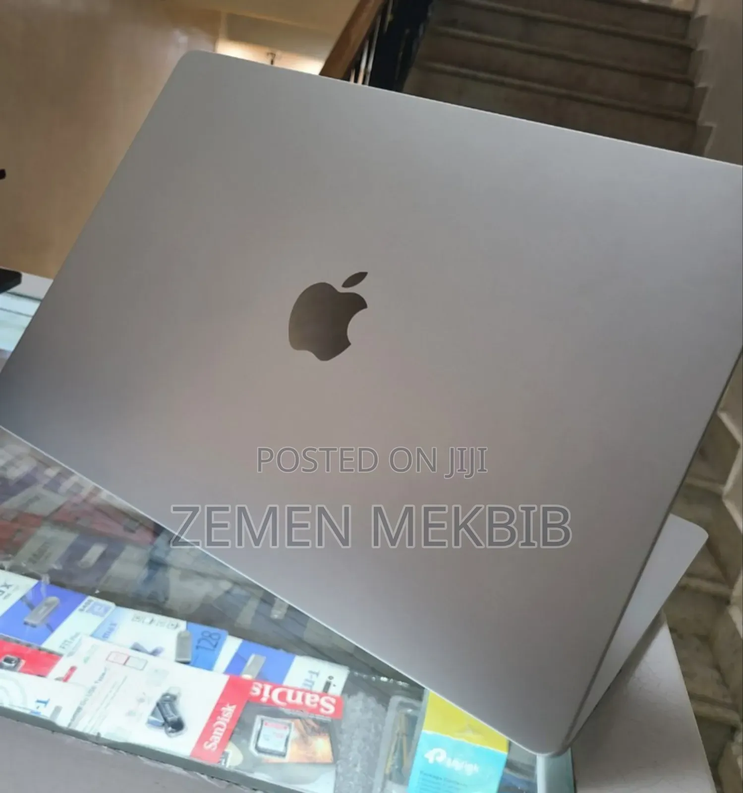 New Laptop Apple MacBook Air 2022 M2 8GB Intel Core I7 SSD 256GB