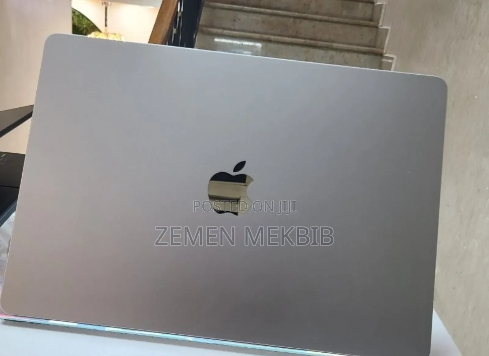 New Laptop Apple MacBook Air 2022 M2 8GB Intel Core I7 SSD 256GB