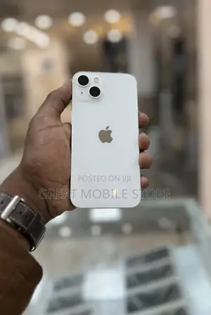 Photo - Apple iPhone 13 128 GB Silver