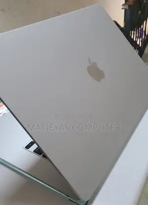 Photo - New Laptop Apple MacBook Air 2022 M2 8GB Apple M2 SSD 256GB